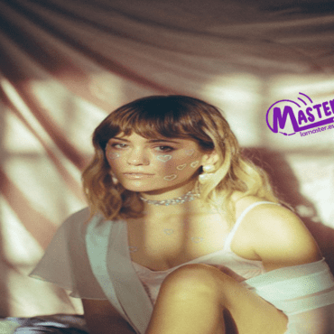 Kimberley Tell nos presenta su nuevo trabajo "Gastando Horas"