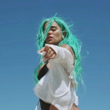 Karol G en el videoclip de 'Provenza'