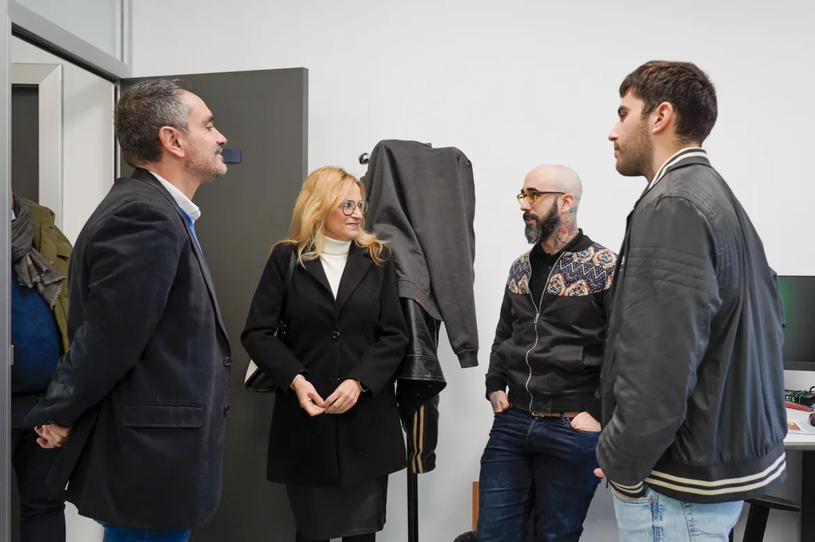 Manuel Bautista, visita la empresa BITLAB