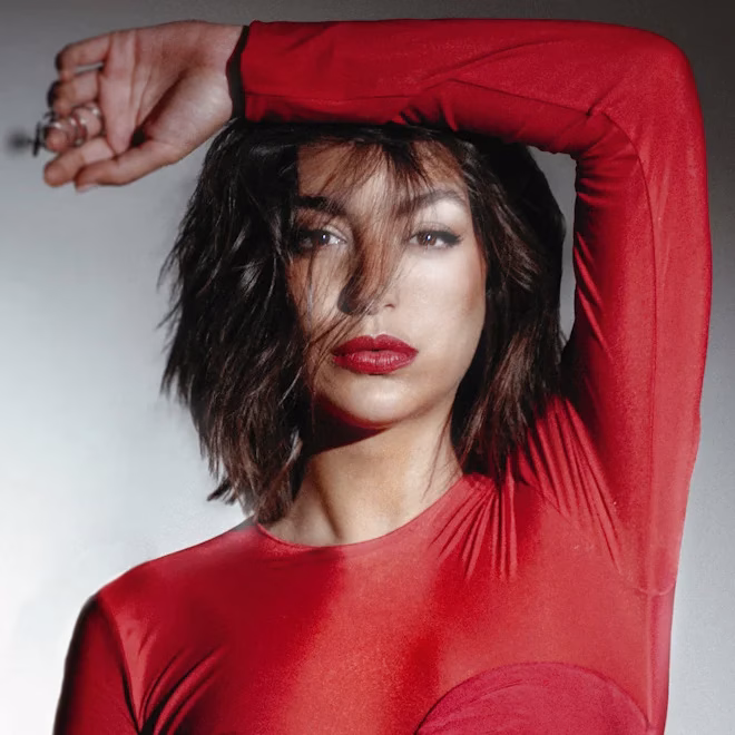 Ana Guerra enciende "La Llama" con su nuevo bolero