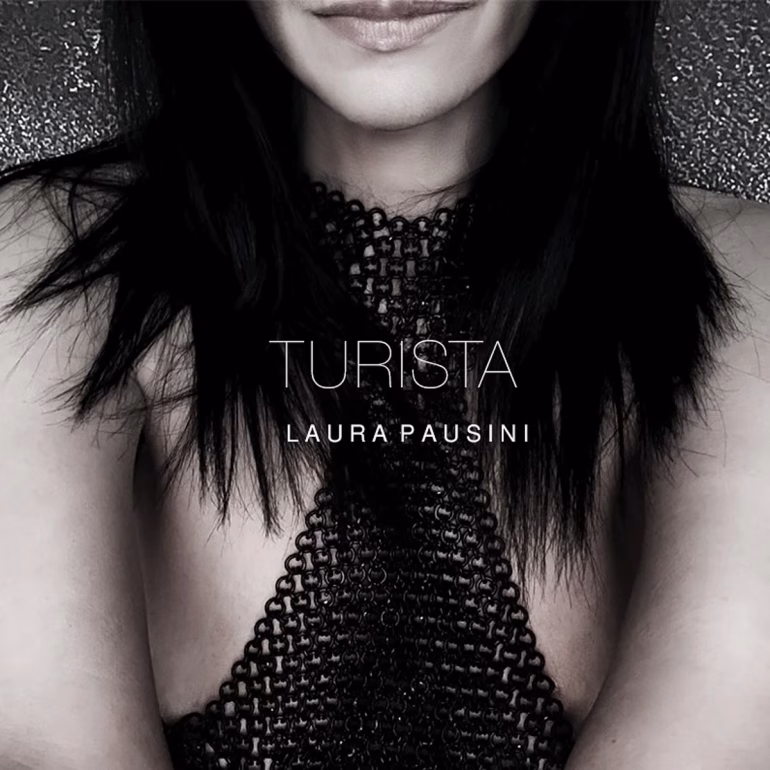 Laura Pausini lanza versionando el tema "Turista" de Bad Bunny