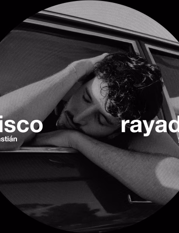 Sebastián Yatra da vida al poder con "Disco Rayado"