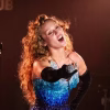 Miley Cyrus pone a bailar a París con todos sus hits