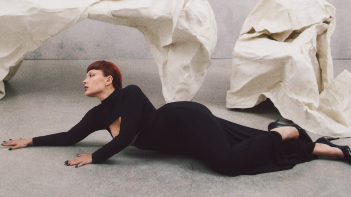 Violeta estrena "Me Pelea"