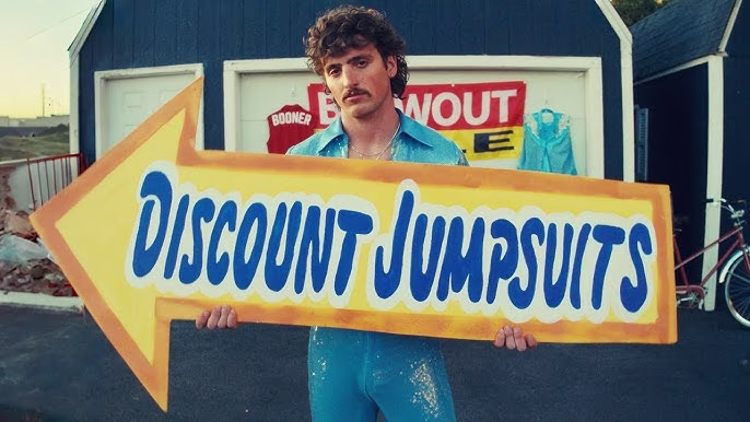 Benson Boone hace parodia estetica en el tema "Mr Electric Blue"