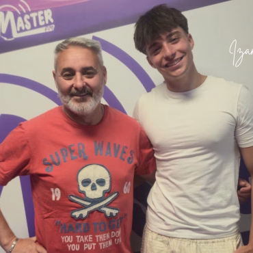 Entrevista Izan Llunas y nos presenta ‘¿para qué más?