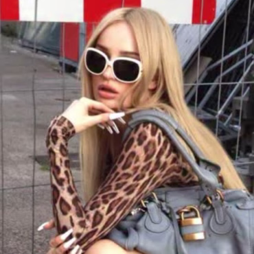 Kim Petras nos trae el 2010s con el tema "Freak It"