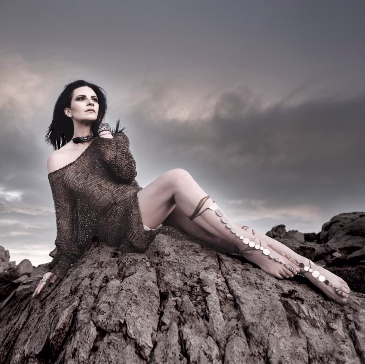 Laura Pausini revive el clásico “Mi historia entre tus dedos”
