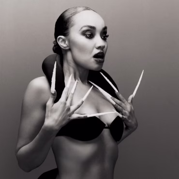 Leigh-Anne se libera del pasado con el tema "Dead and Gone"