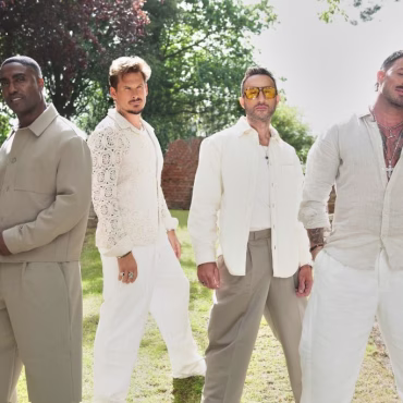 Blue vuelven con fuerza con "Waste My Love"