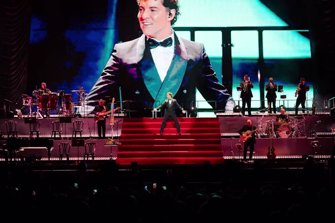 David Bisbal revoluciona con "todo es posible en Navidad"