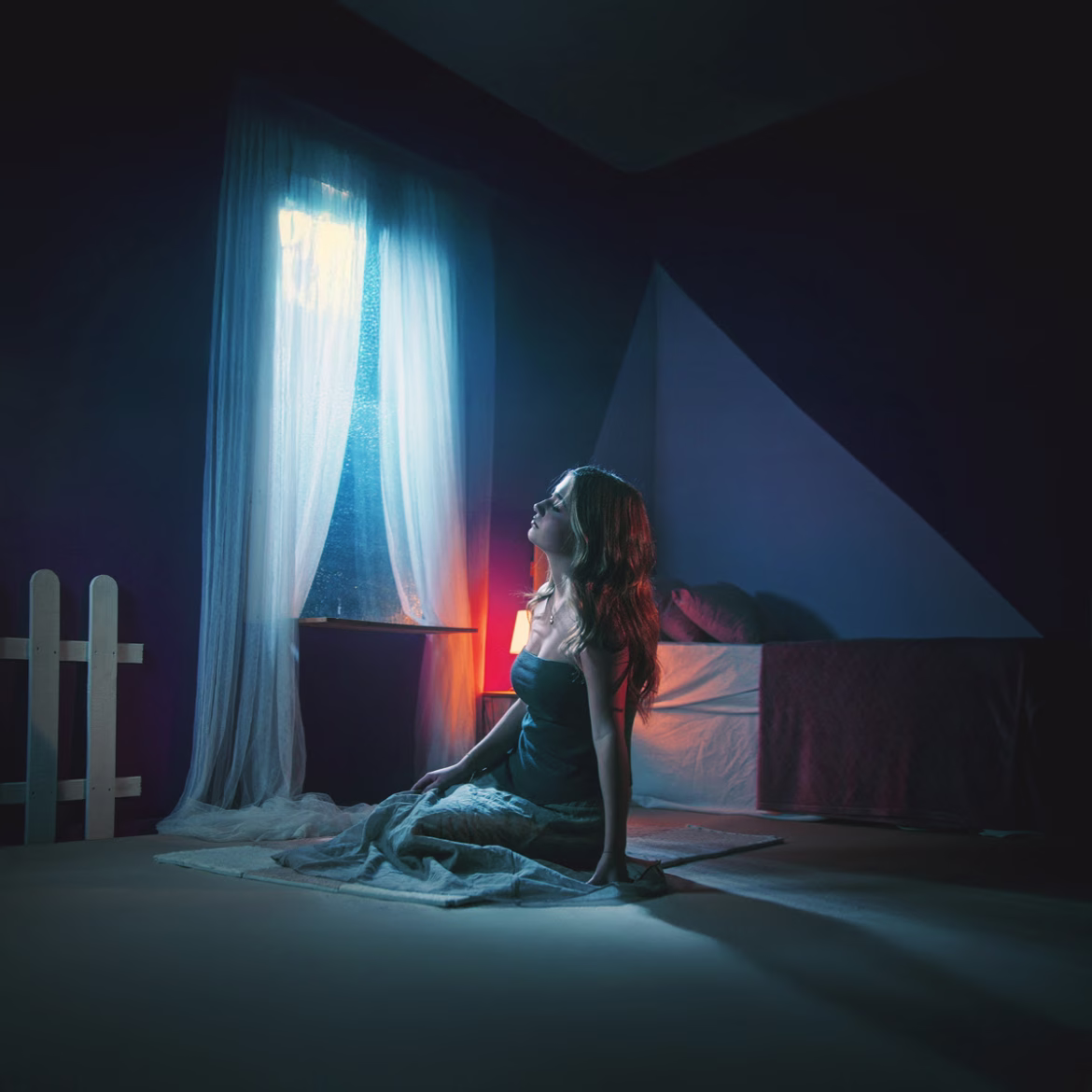 Lu Decker emociona con su nueva balada "Apago la luz"