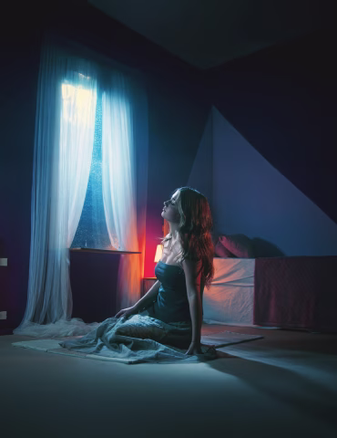 Lu Decker emociona con su nueva balada "Apago la luz"