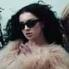 Charli XCX estrena «Sundance» su falso documental «The Moment»