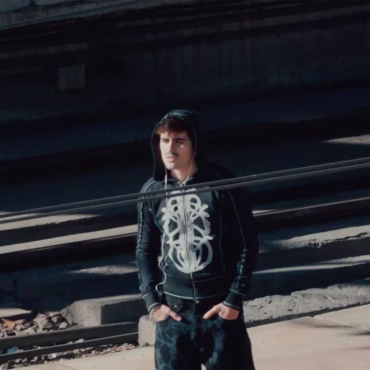 Martin estrena nuevo tema llamado "Otro Verano"