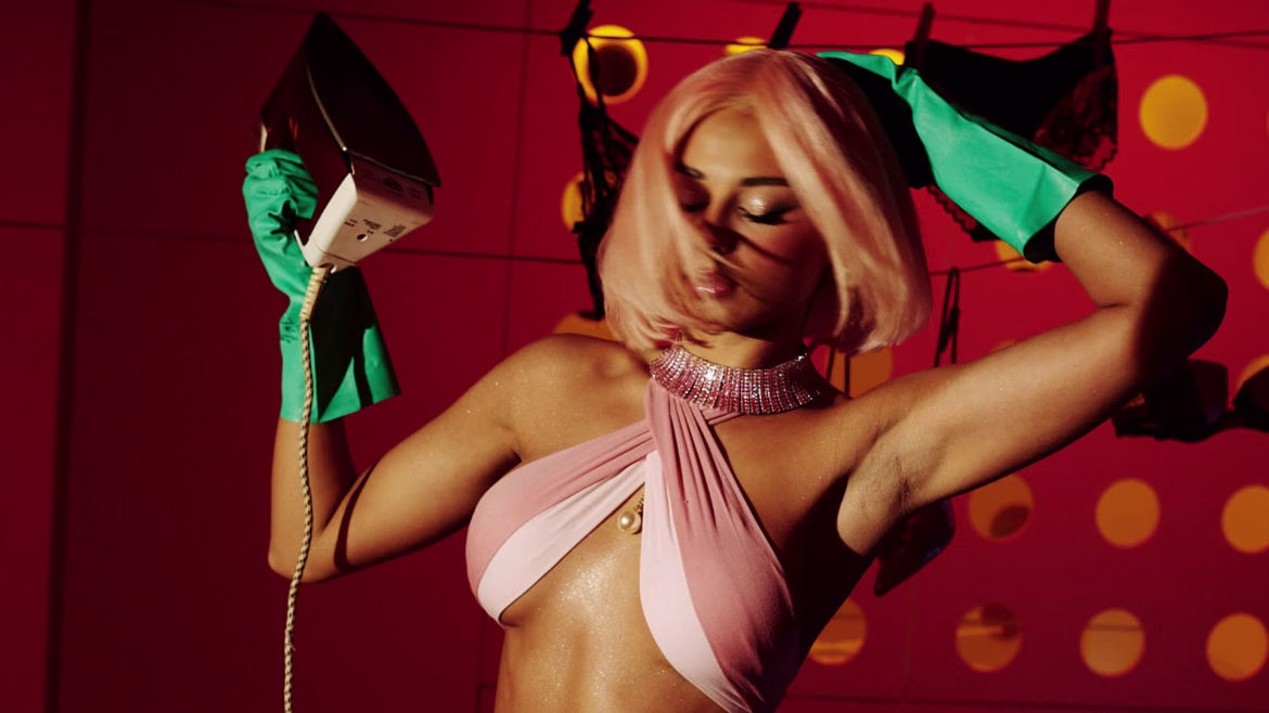 Daniela Blasco lanza su single más sensual y atrevido “Mentira”