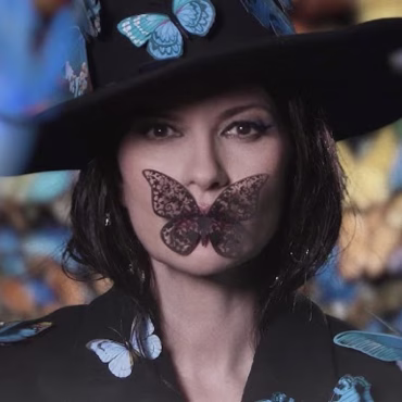 Laura Pausini homenajea a Fito Páez con Mariposa Tecknicolor