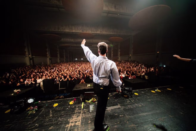 Juanjo Bona cierra en Zaragoza su gira "Tan Mayor y Tan Niño"