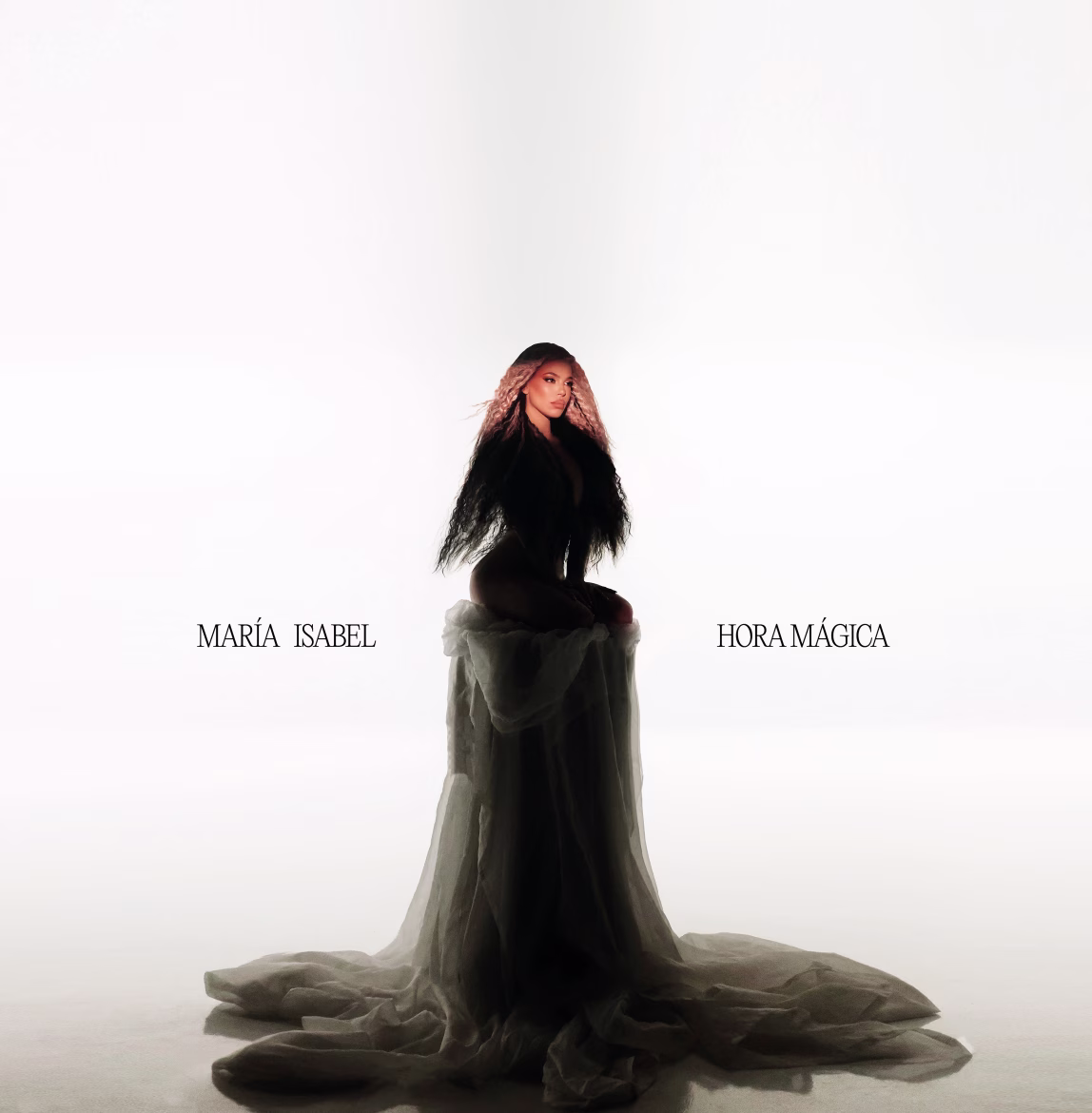 María Isabel estrena su nuevo álbum "HORA MÁGICA"