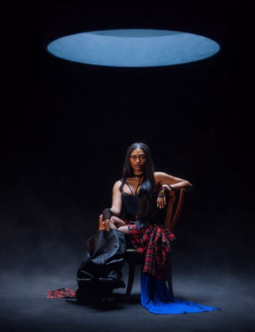 NIA reafirma su reinado en la salsa con "Qué Pena"