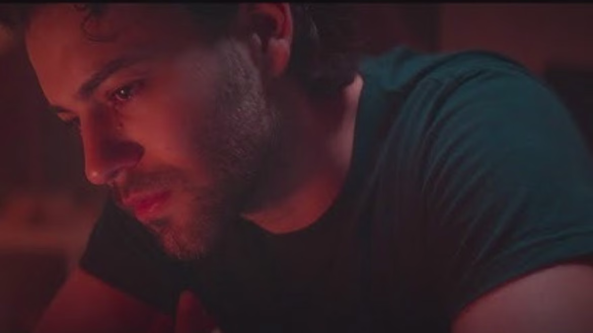 Agoney estrena su nuevo tema Algún Día