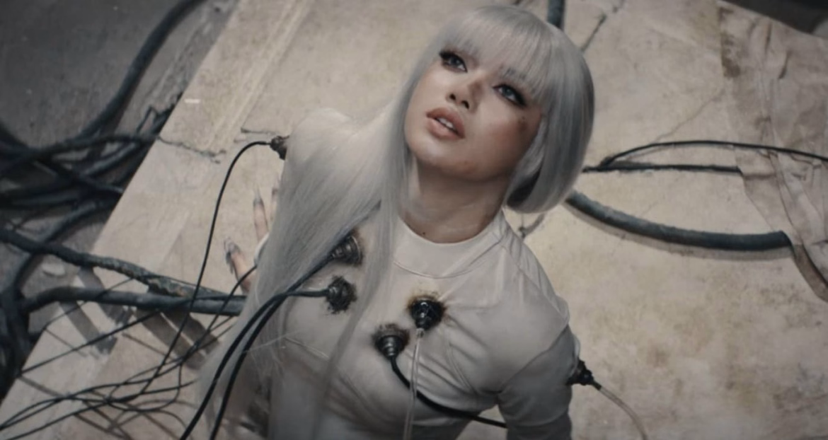 LISA se mete en el mundo cibernético de Anyma con "Bad Angel"