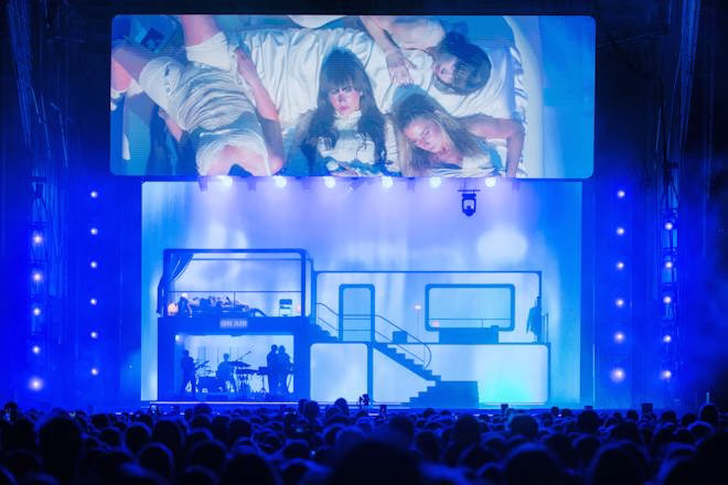 Aitana inaugura "Cuarto Azul World Tour" en Roquetas de Mar