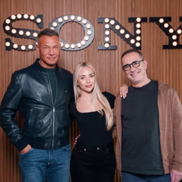 Ana Mena firma acuerdo con WK Entertainment