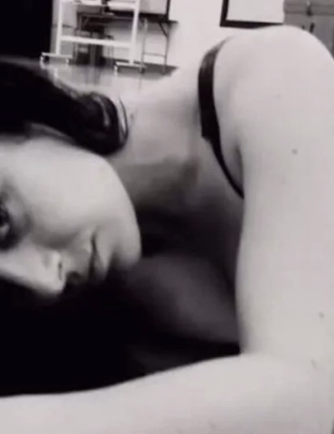 Charli XCX lanza “I Keep Thinking About You”