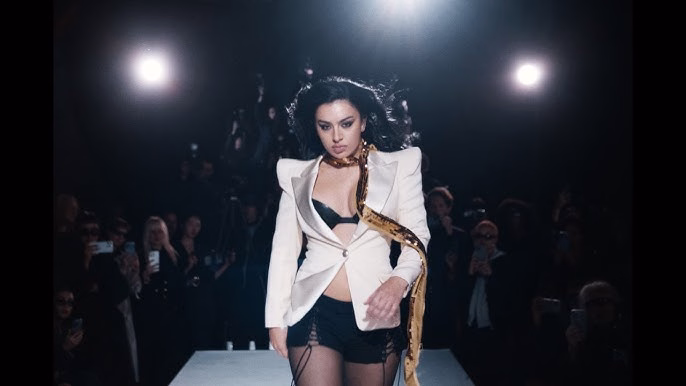 Charli XCX revoluciona la música con el nuevo tema "SS26"