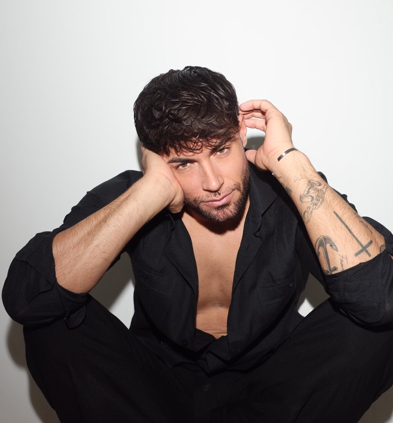 Montoya estrena su nuevo single titulado “La Mano Atrás”