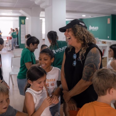 Educo y OMOW, el proyecto impulsado por ROSANA