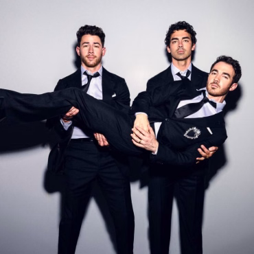 Los Jonas Brothers estrenan su nuevo single "Listen When Sad"