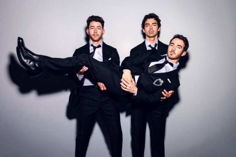 Los Jonas Brothers estrenan su nuevo single "Listen When Sad"