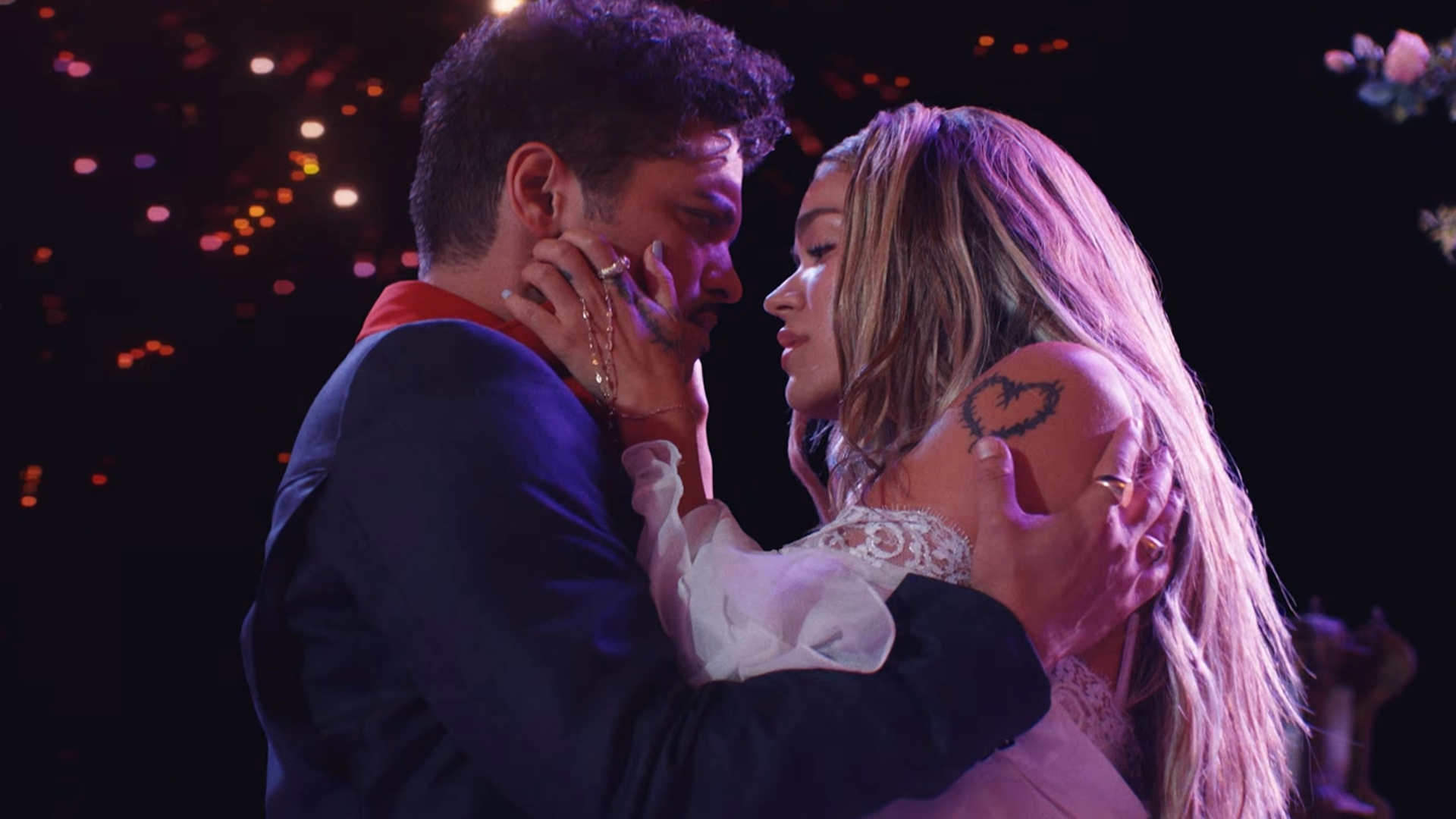 Bruno Mars y Karol G incendian las redes con "Dance With Me"
