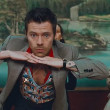 Harry Styles lanza "Coming Up Roses" junto al videoclip oficial