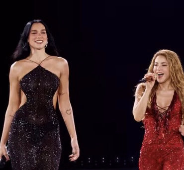Shakira invita a Dua Lipa por sorpresa a un concierto en Madrid