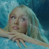 Zara Larsson lanza el video de «Blue Moon» convertida en Sirena